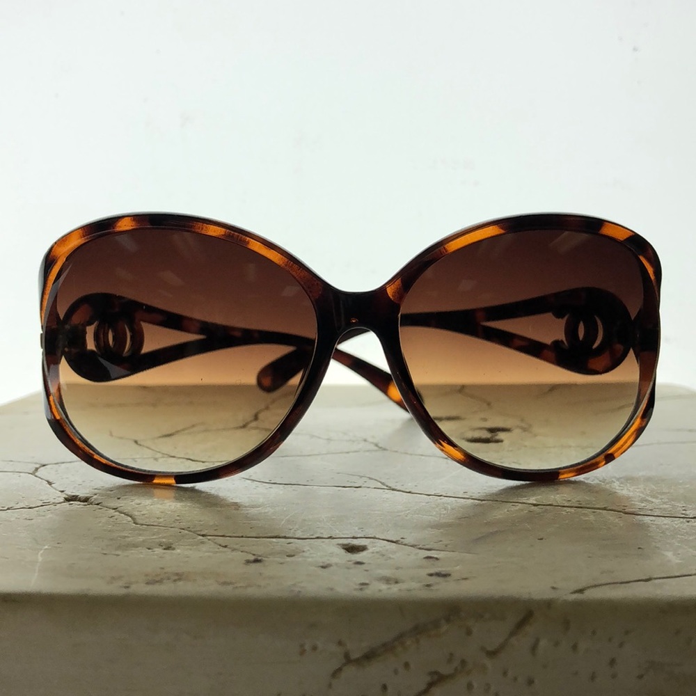 Oleg Cassini Big Round Tortoise Shell Frame Thick… - image 2